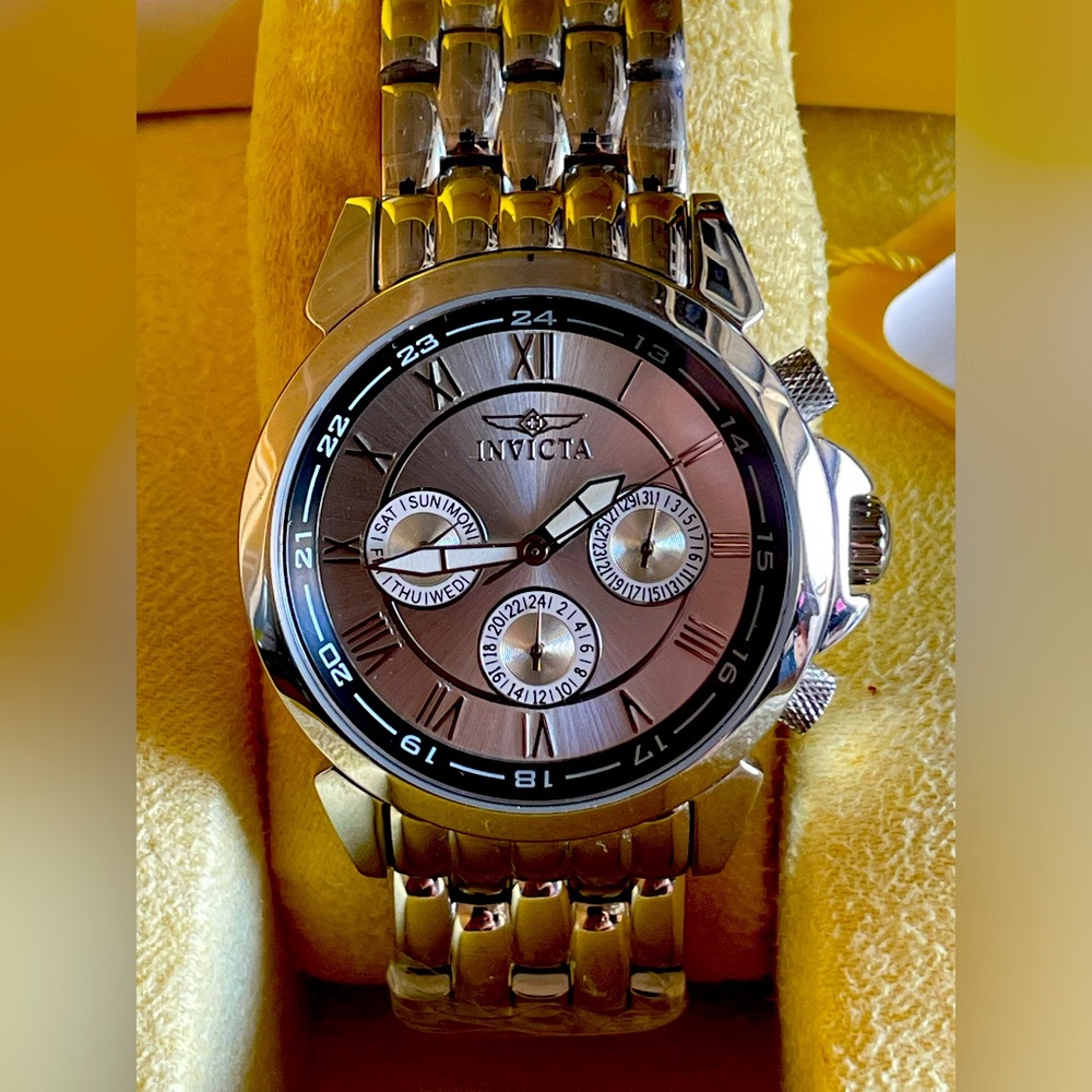Invicta specialty collection “Making History” trinite, Swiss movement